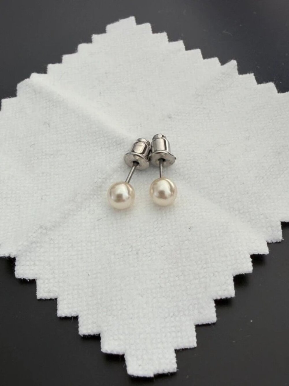 Vintage Pearl Stud Earrings | Minimal Y2K Jewelry